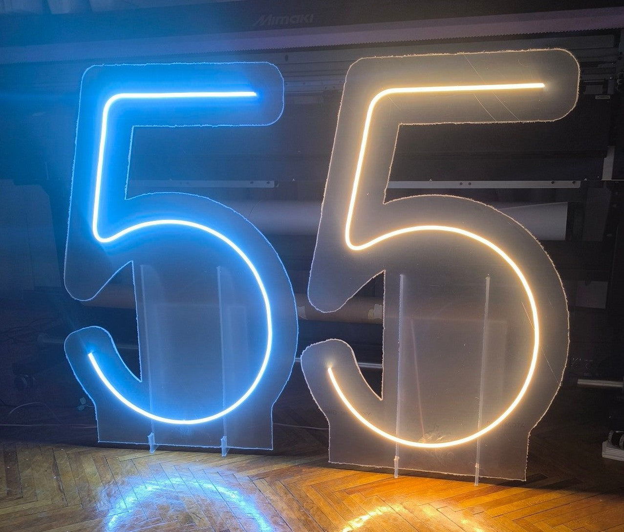 Cifra 5 din plexiglas cu neonflex - lumina rece