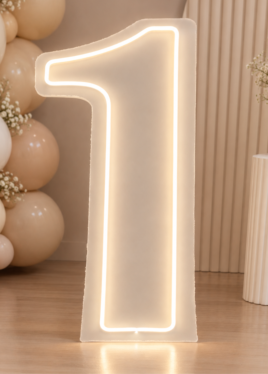Cifra 1 din plexiglas cu neonflex - lumina caldă